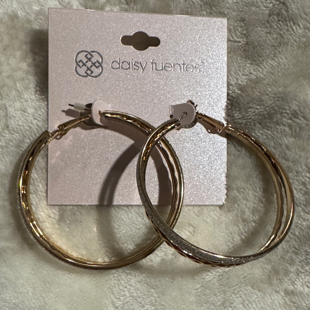 🌸Final price🌸 Daisy Fuentes Shimmering Gold Hoop Earrings